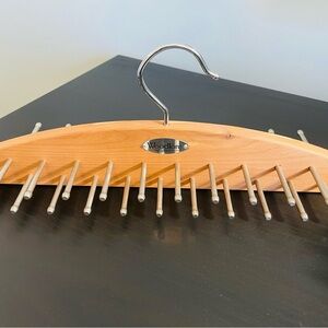 Cedar Belt Organizer